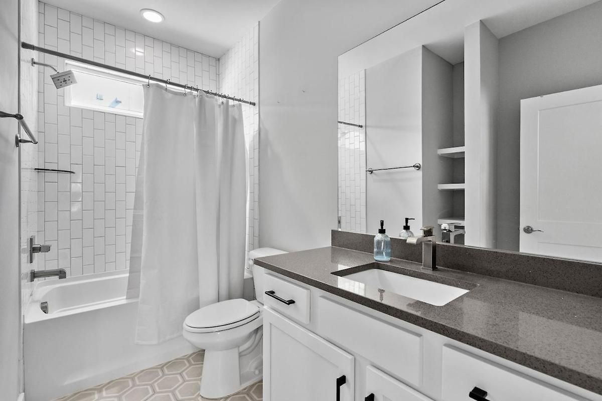 Lucky 7 - Hip East Nash Townhouse & Rooftop Deck * Nashville