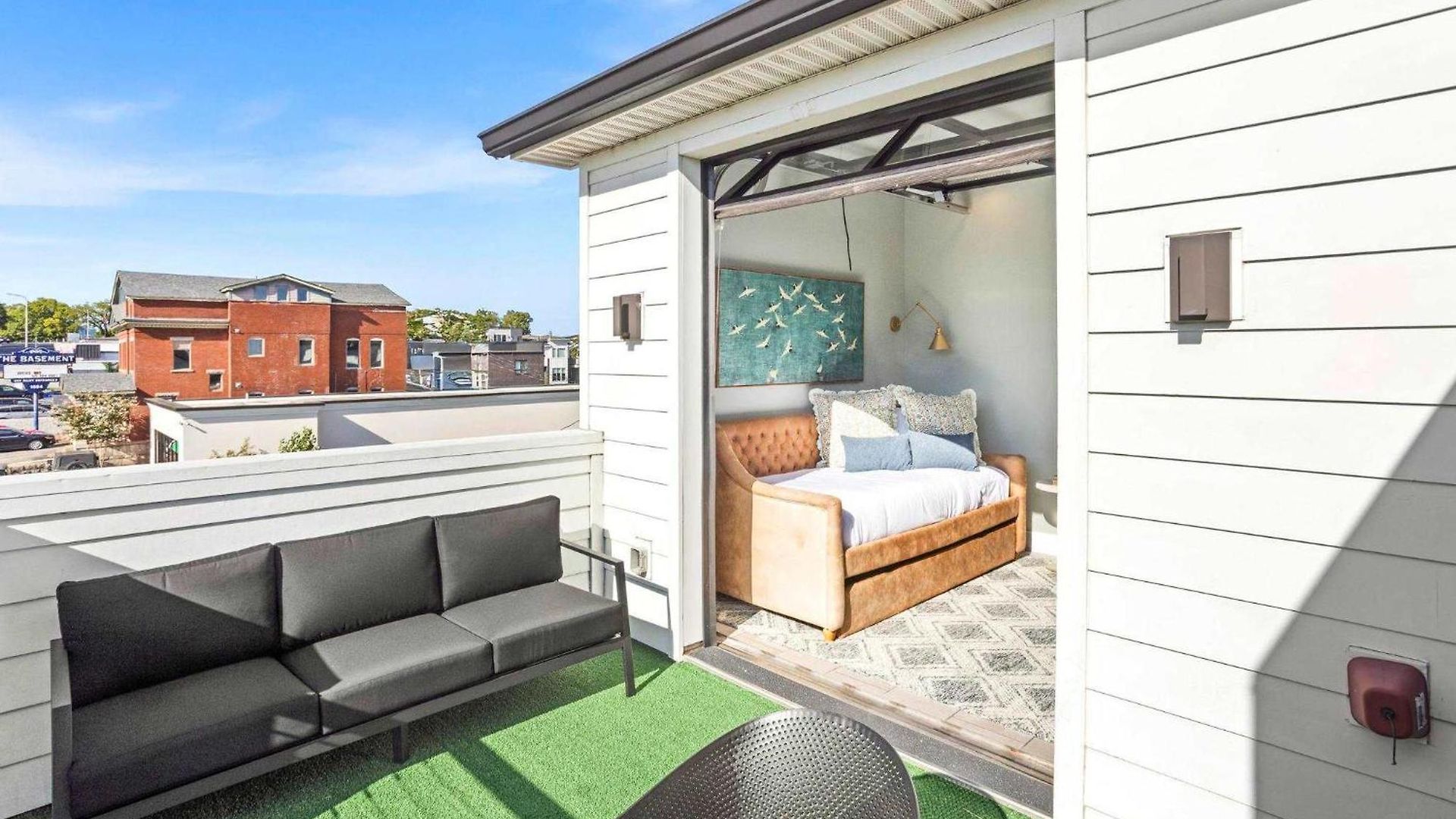 8th Ave South Gem Fabulous For Groups Of 12 Holiday home Nashville