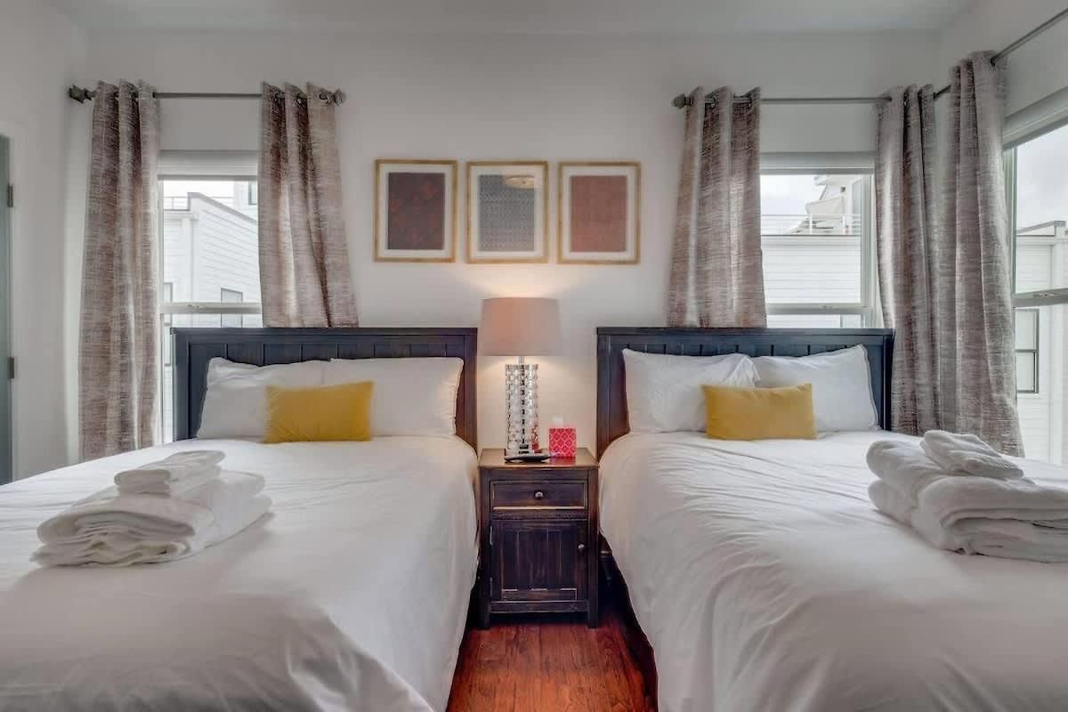 With Stunning Rooftop Views * Nashville