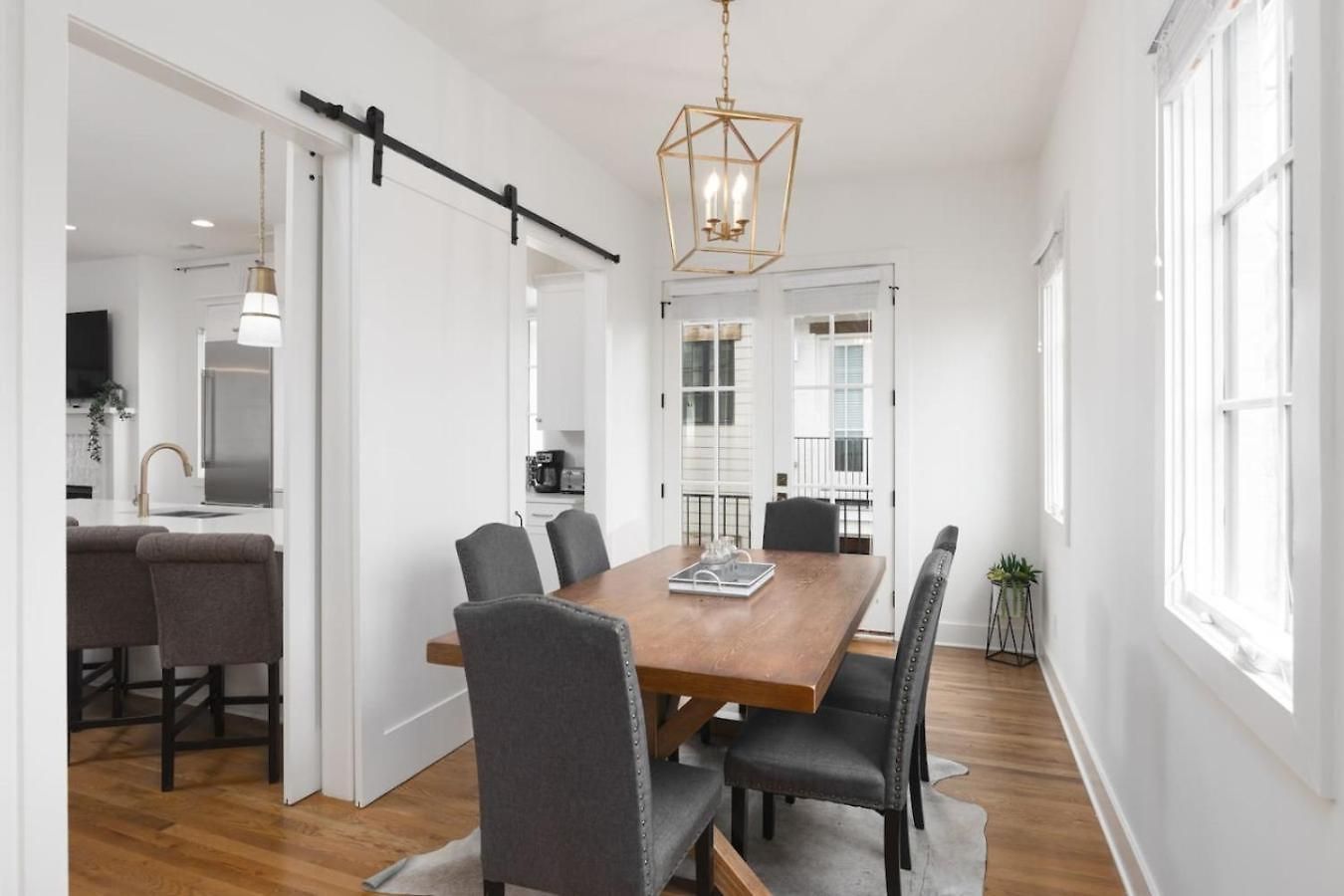 Holiday home Townhome With Rooftop Garage Pool Table By Belmont And Vanderbilt Nashville