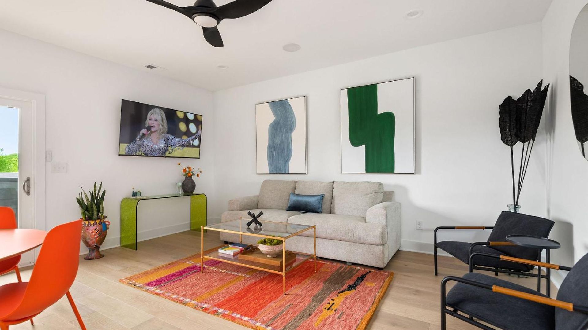 Holiday home True Hue - Private Patio - Mins To Broadway *