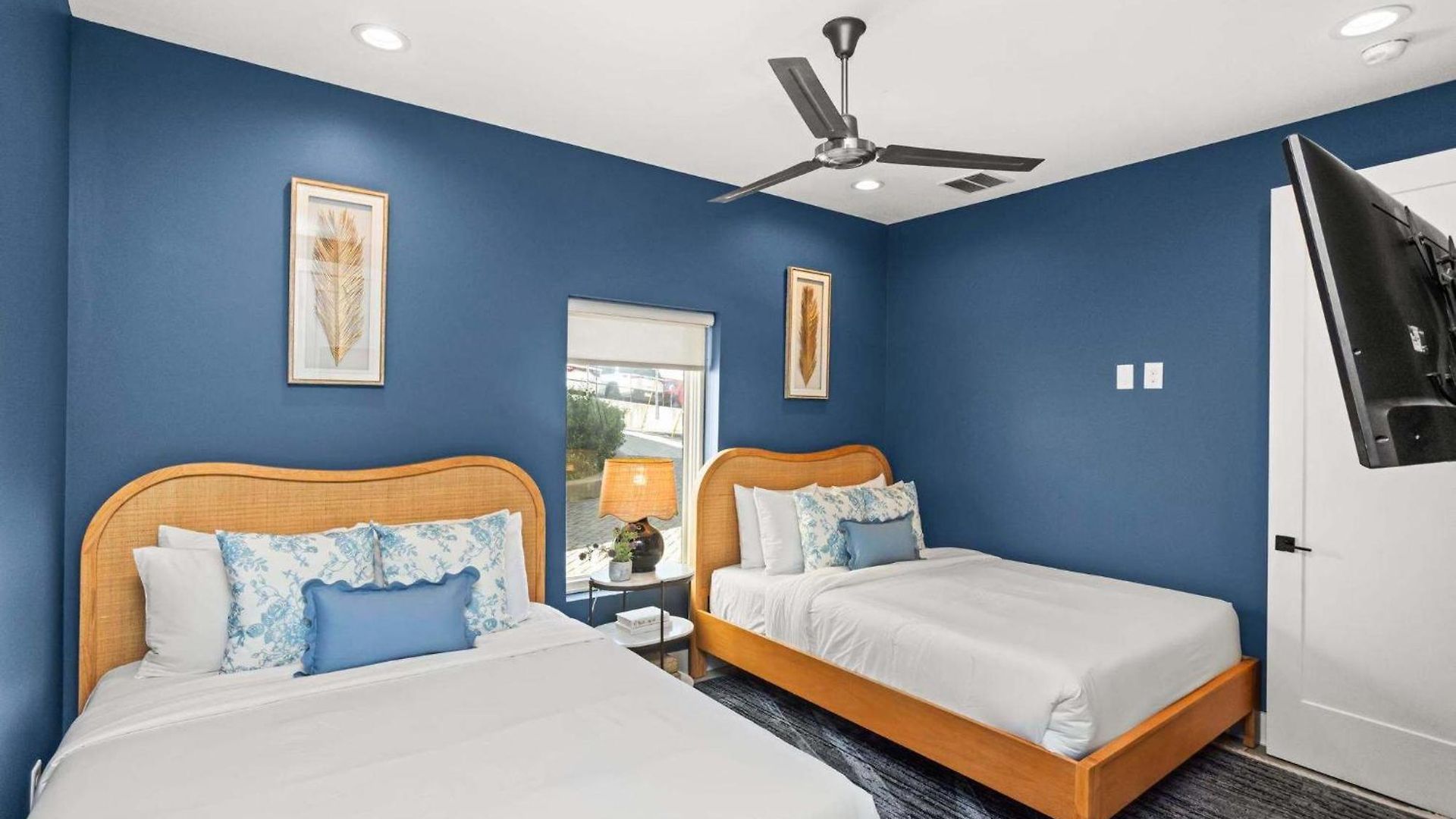Holiday home 8th Ave South Gem Fabulous For Groups Of 12 Nashville
