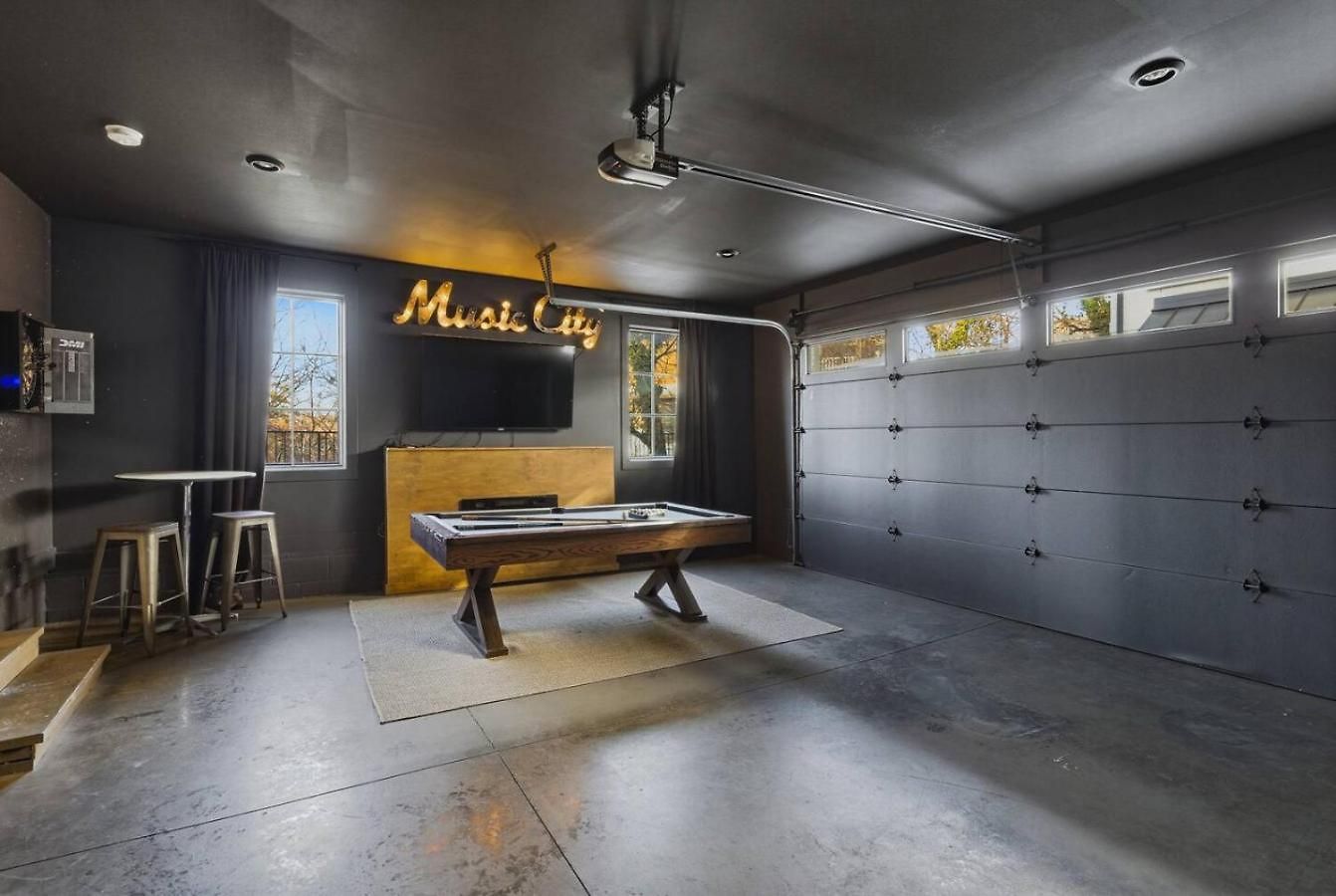 Holiday home Townhome With Rooftop Garage Pool Table By Belmont And Vanderbilt *