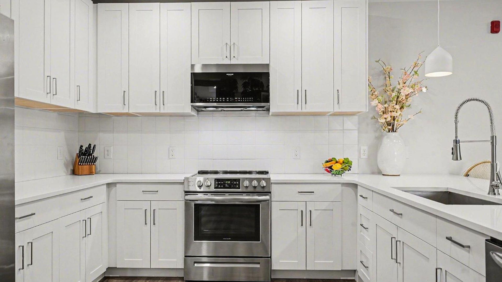 Holiday home Petal & Palm-rooftop Patio & Gym-mins To Broadway Nashville