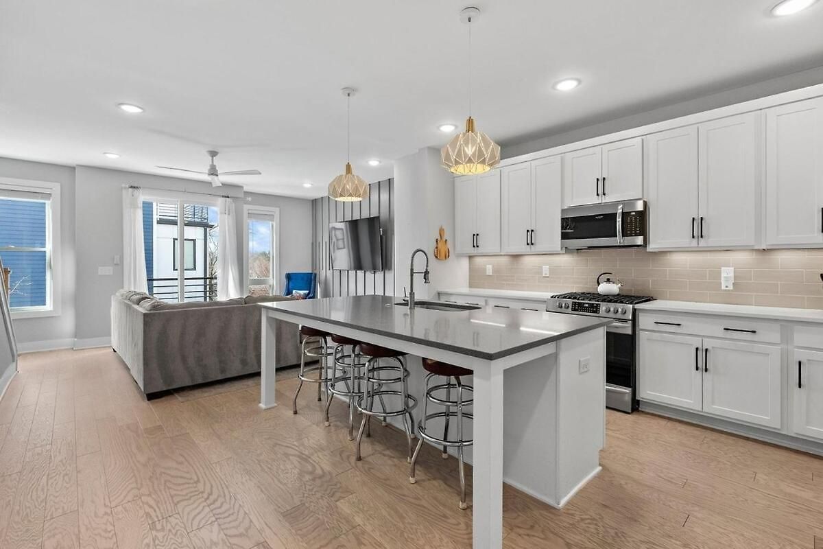 Lucky 7 - Hip East Nash Townhouse & Rooftop Deck *