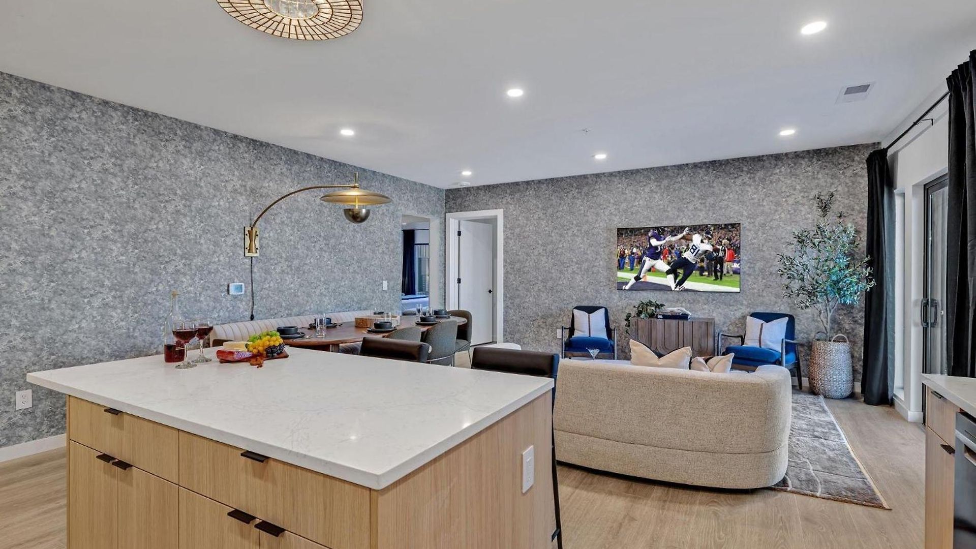 Holiday home Hyve-anthem-private Balconies-walk To Broadway
