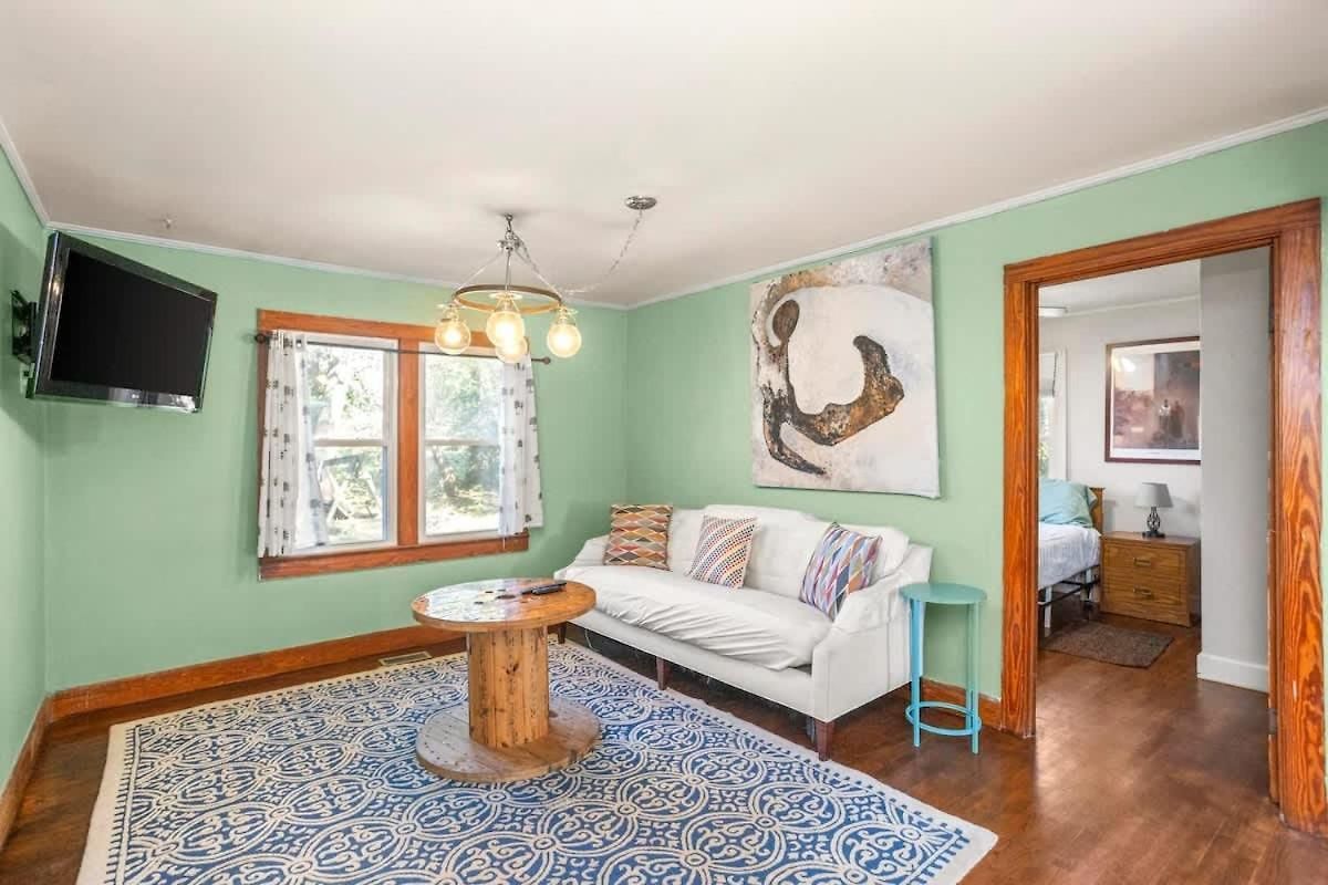 Upper Unit Retreat Pet-friendly Holiday home *