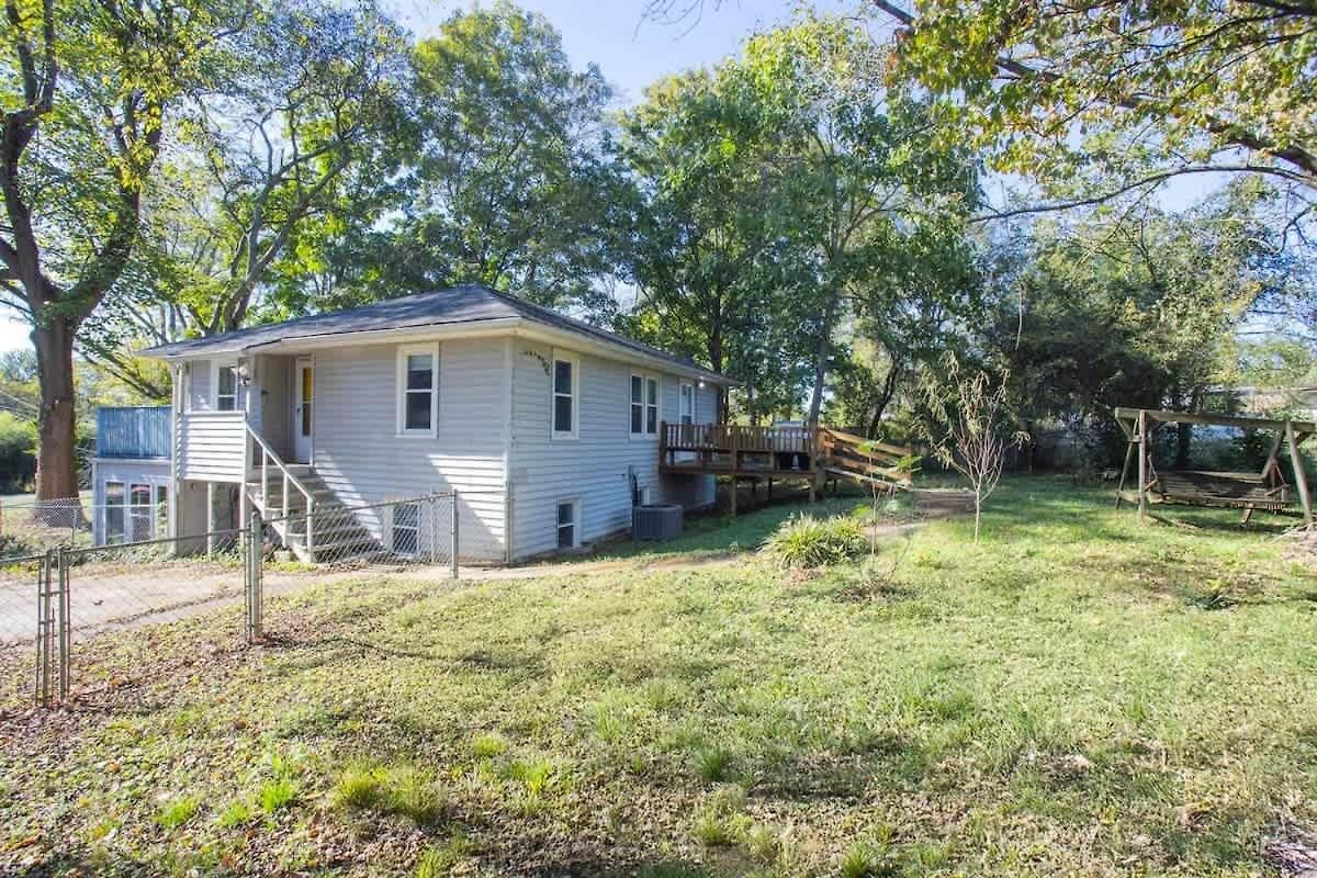 Upper Unit Retreat Pet-friendly