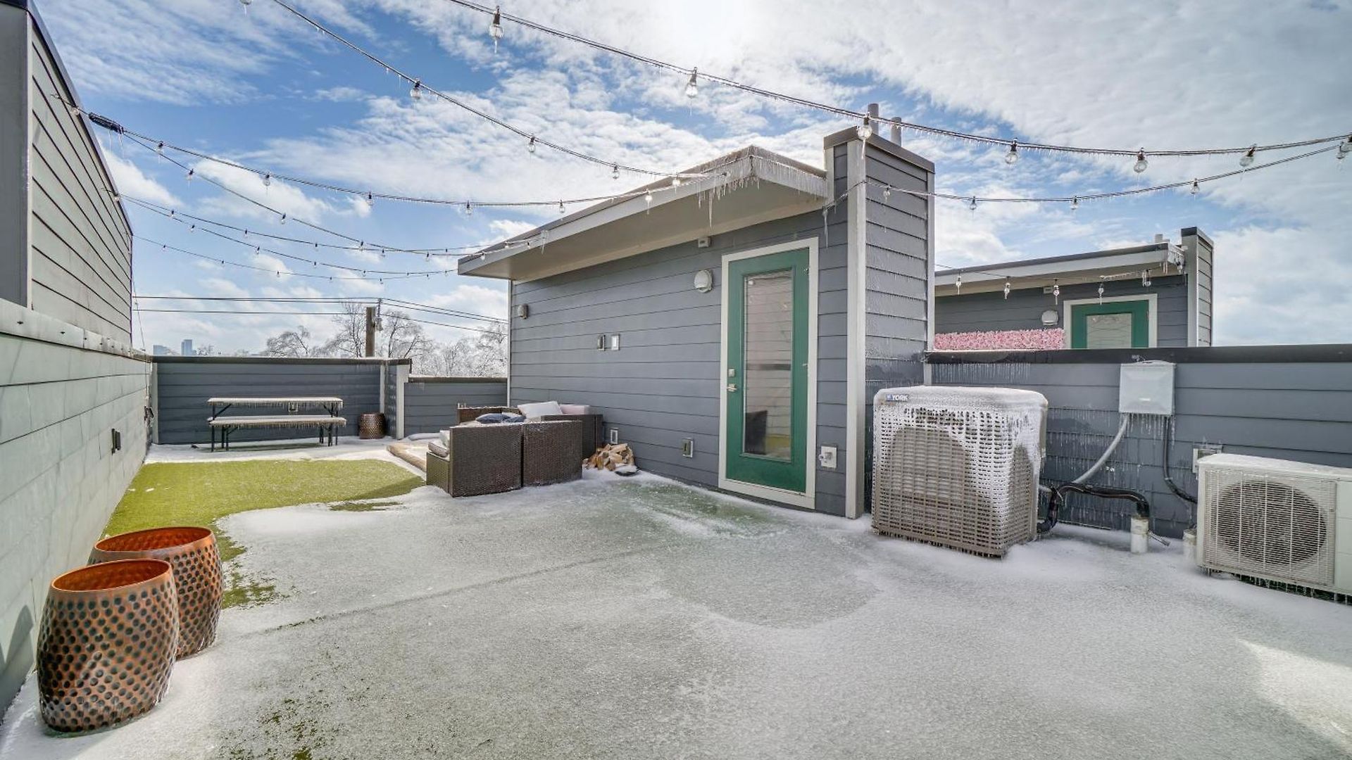 Pet-friendly Townhome W/ Rooftop Deck! Holiday home