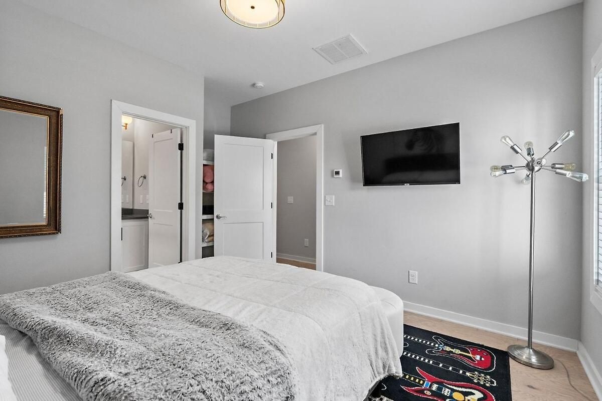 Lucky 7 - Hip East Nash Townhouse & Rooftop Deck *
