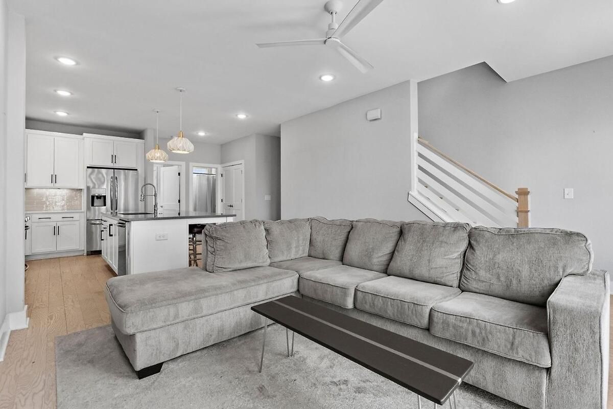 Lucky 7 - Hip East Nash Townhouse & Rooftop Deck Holiday home *