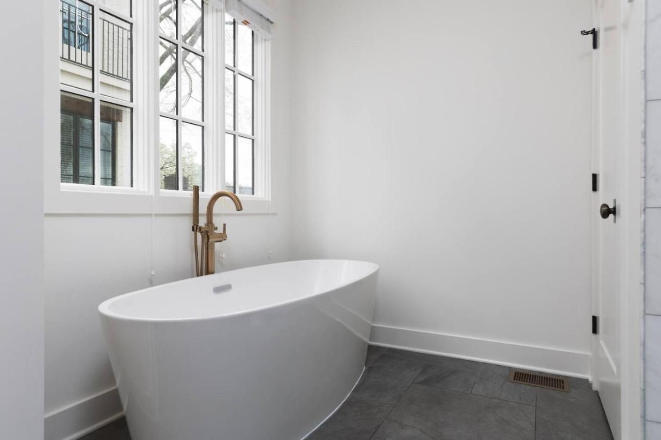 Holiday home Townhome With Rooftop Garage Pool Table By Belmont And Vanderbilt Nashville