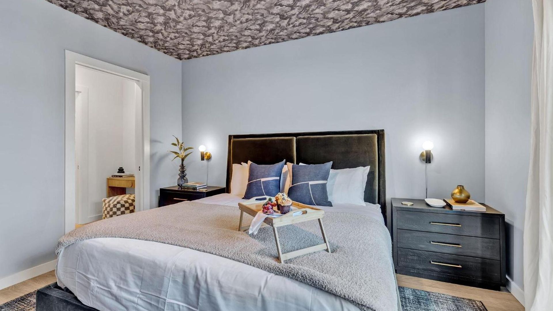Holiday home Hyve-anthem-private Balconies-walk To Broadway *