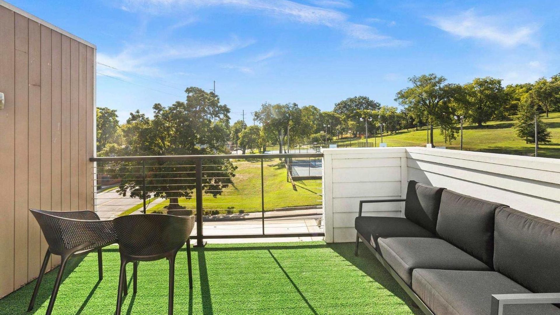 8th Ave South Gem Fabulous For Groups Of 12 Holiday home Nashville