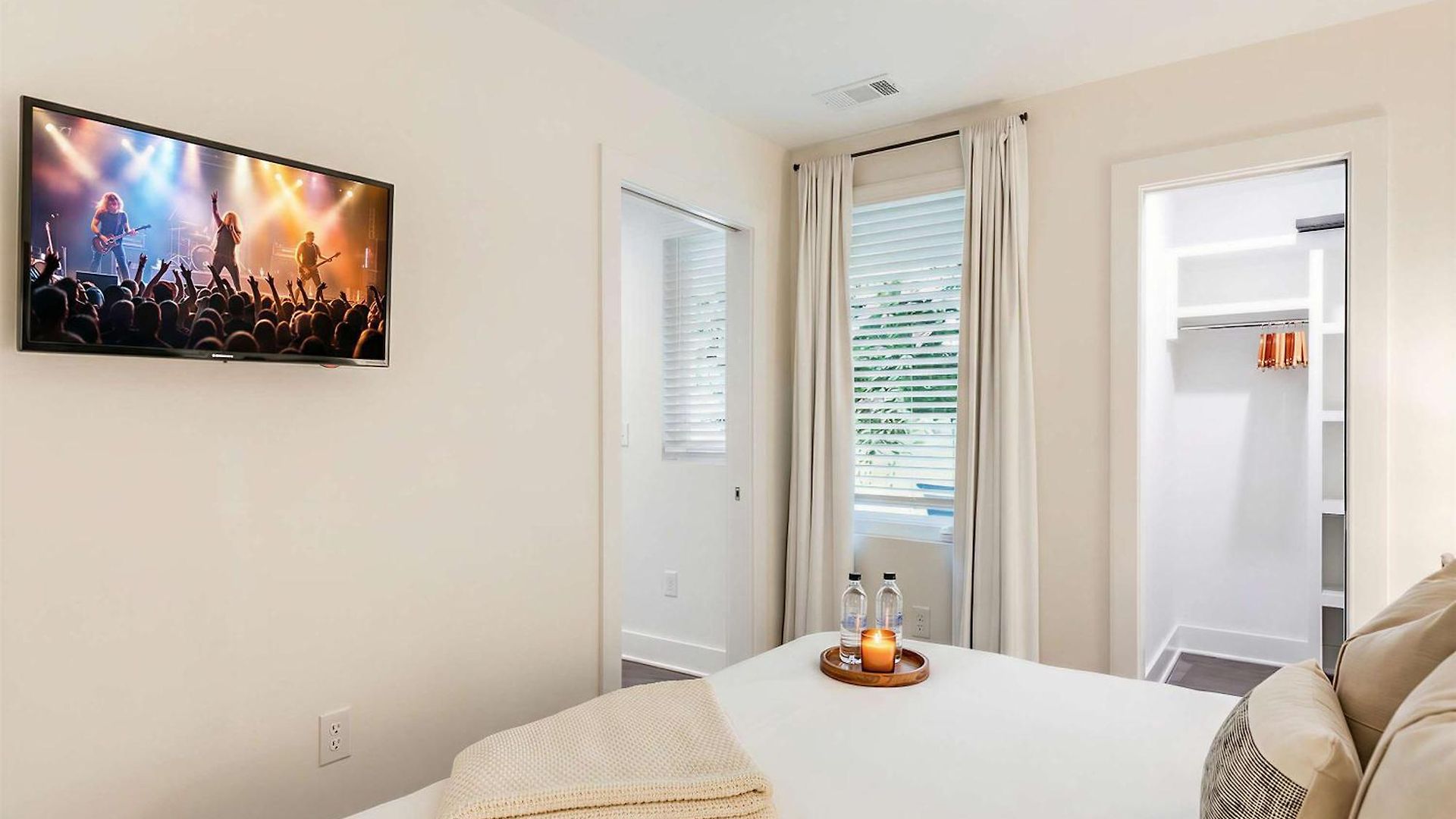 Rooftop Views & Patio Lounge Near Downtown *