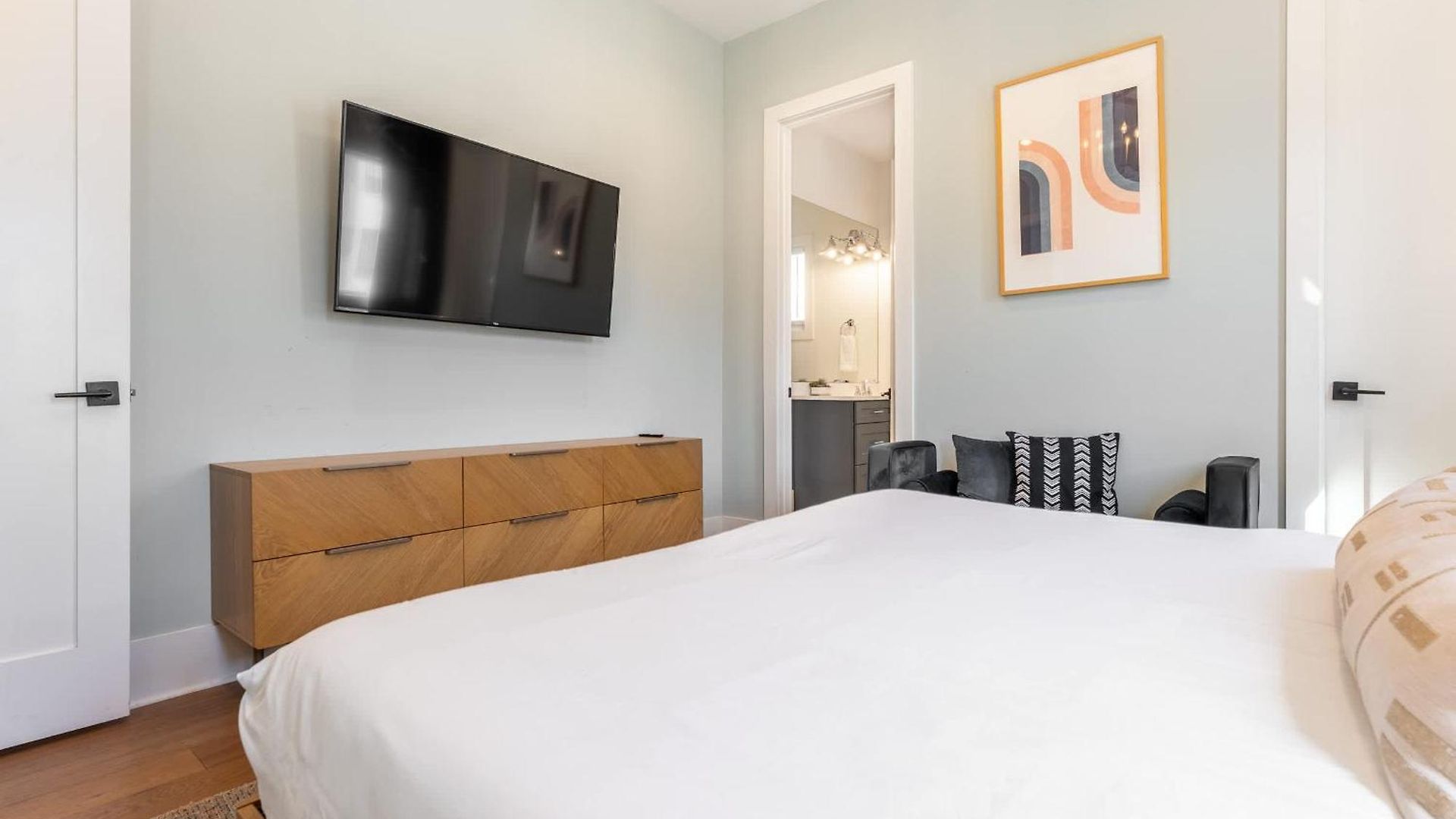 Holiday home The Velvet Vinyl- Private Rooftop & Near Broadway