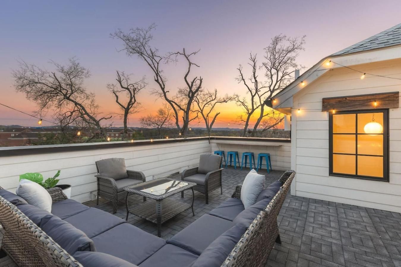 Townhome With Rooftop Garage Pool Table By Belmont And Vanderbilt Nashville