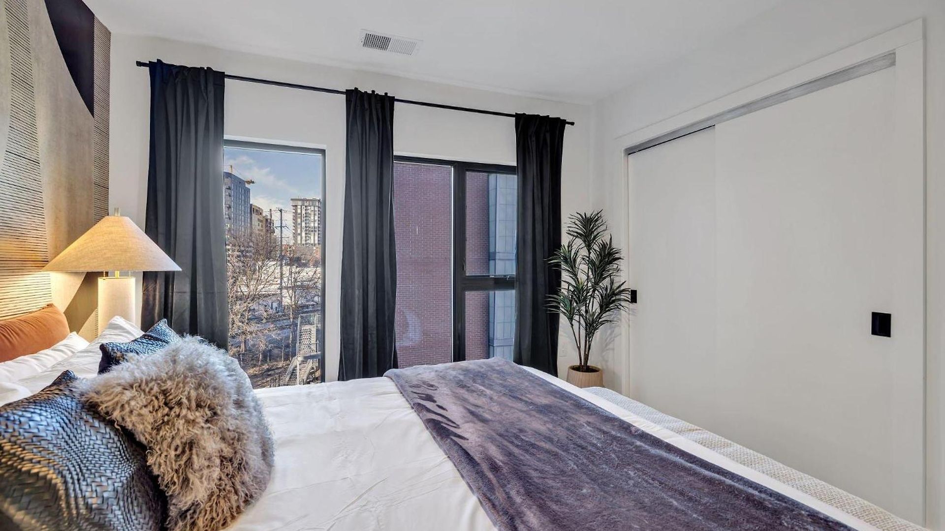 Holiday home Hyve-anthem-private Balconies-walk To Broadway