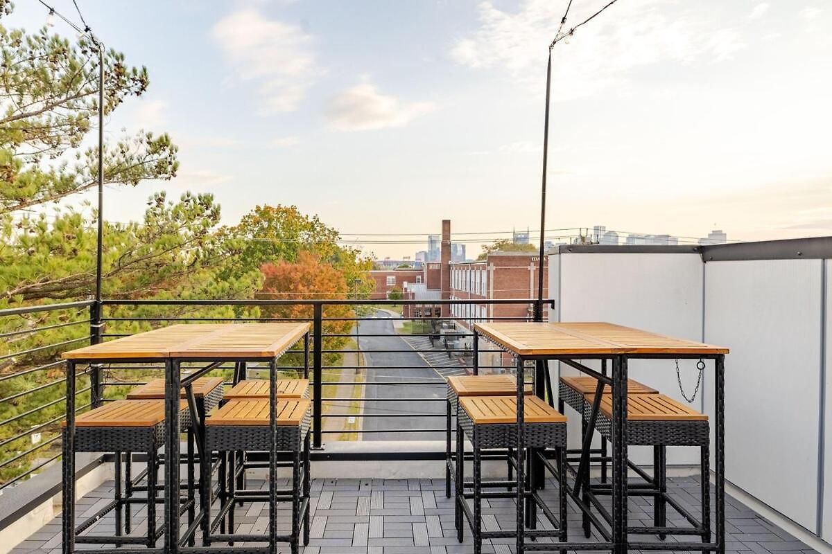 Rooftop Retreat & Skyline Views