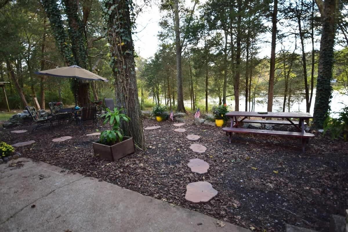 Cozy Waterfront With Fire Pit Holiday home