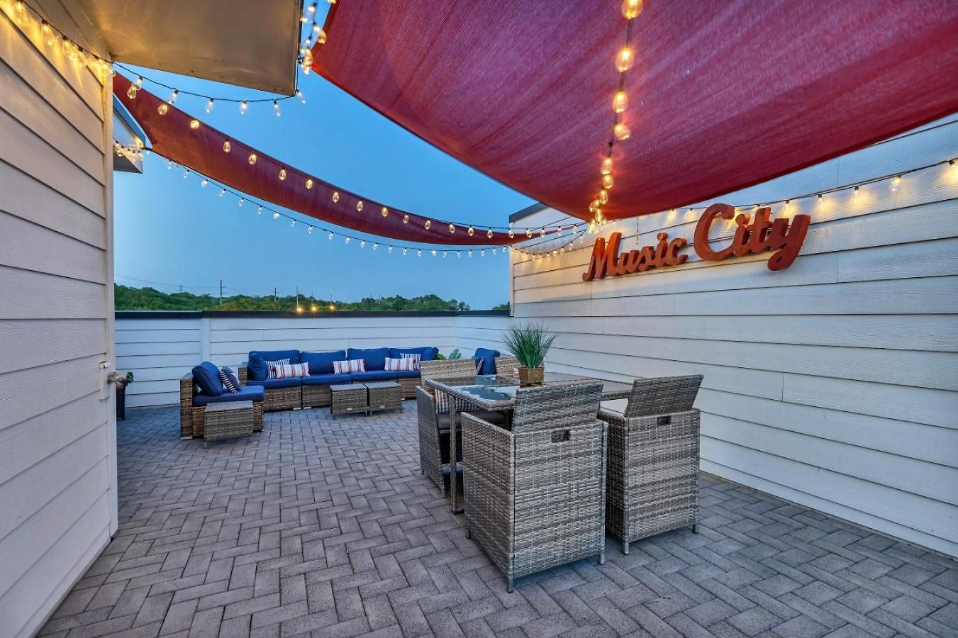 Rooftop Fire Pit + River Views 4br Sleeps 12 Nashville