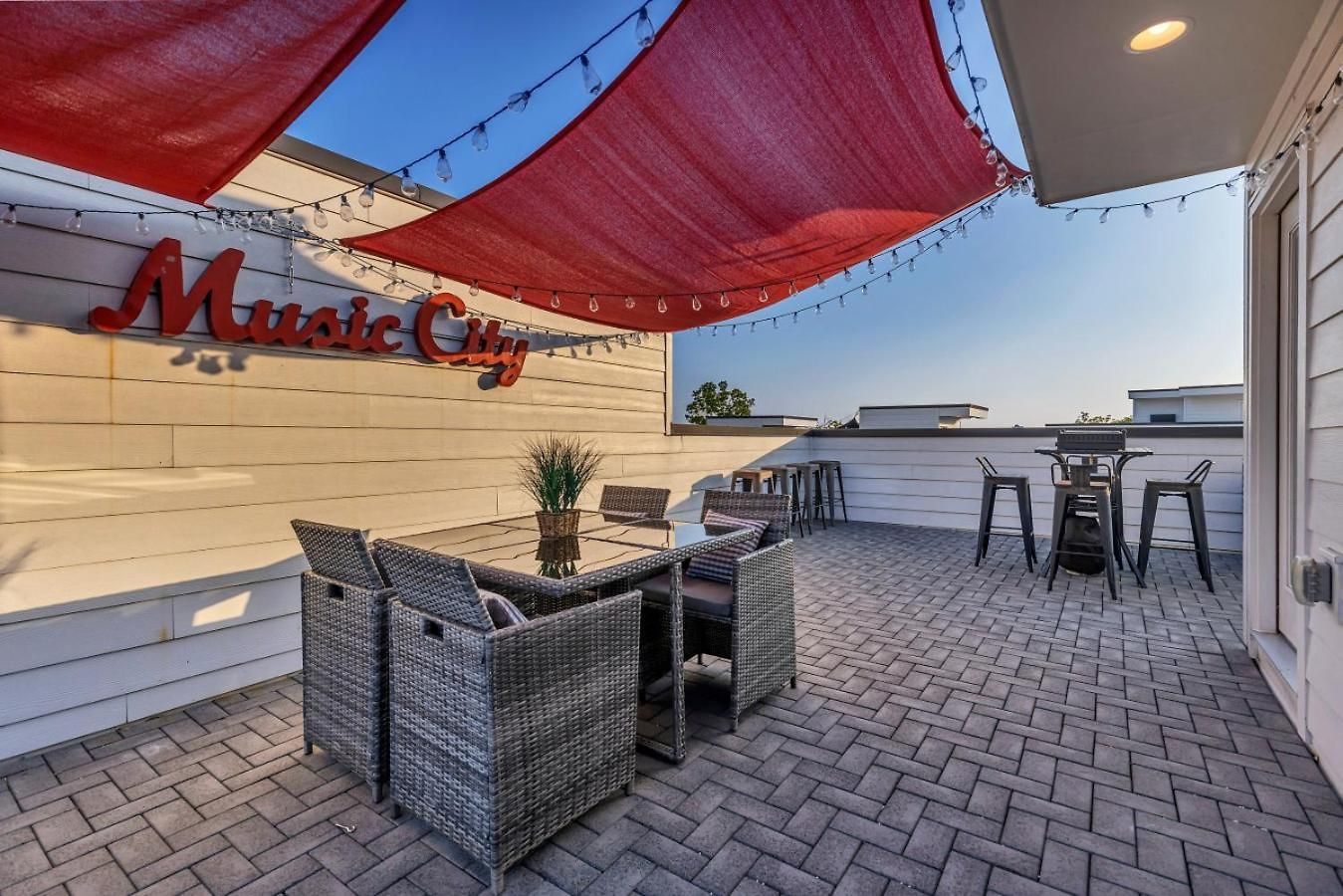Rooftop Fire Pit + River Views 4br Sleeps 12 Holiday home Nashville