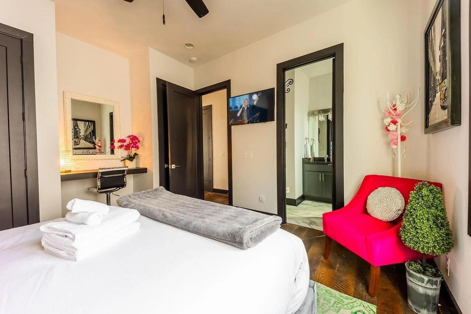 Holiday home Boots & Broadway - 2 Units - Mins To Broadway *