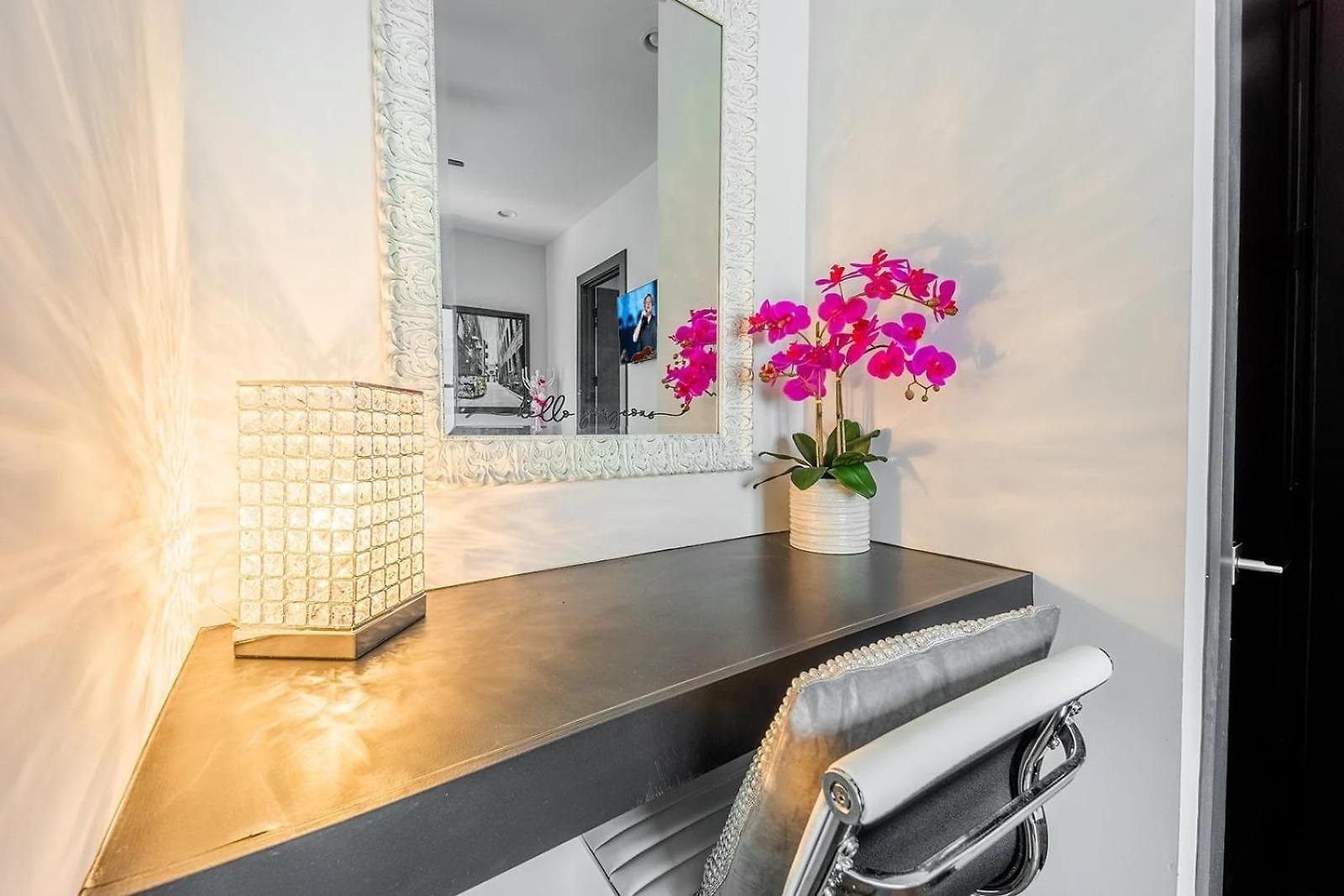 Holiday home Boots & Broadway - 2 Units - Mins To Broadway