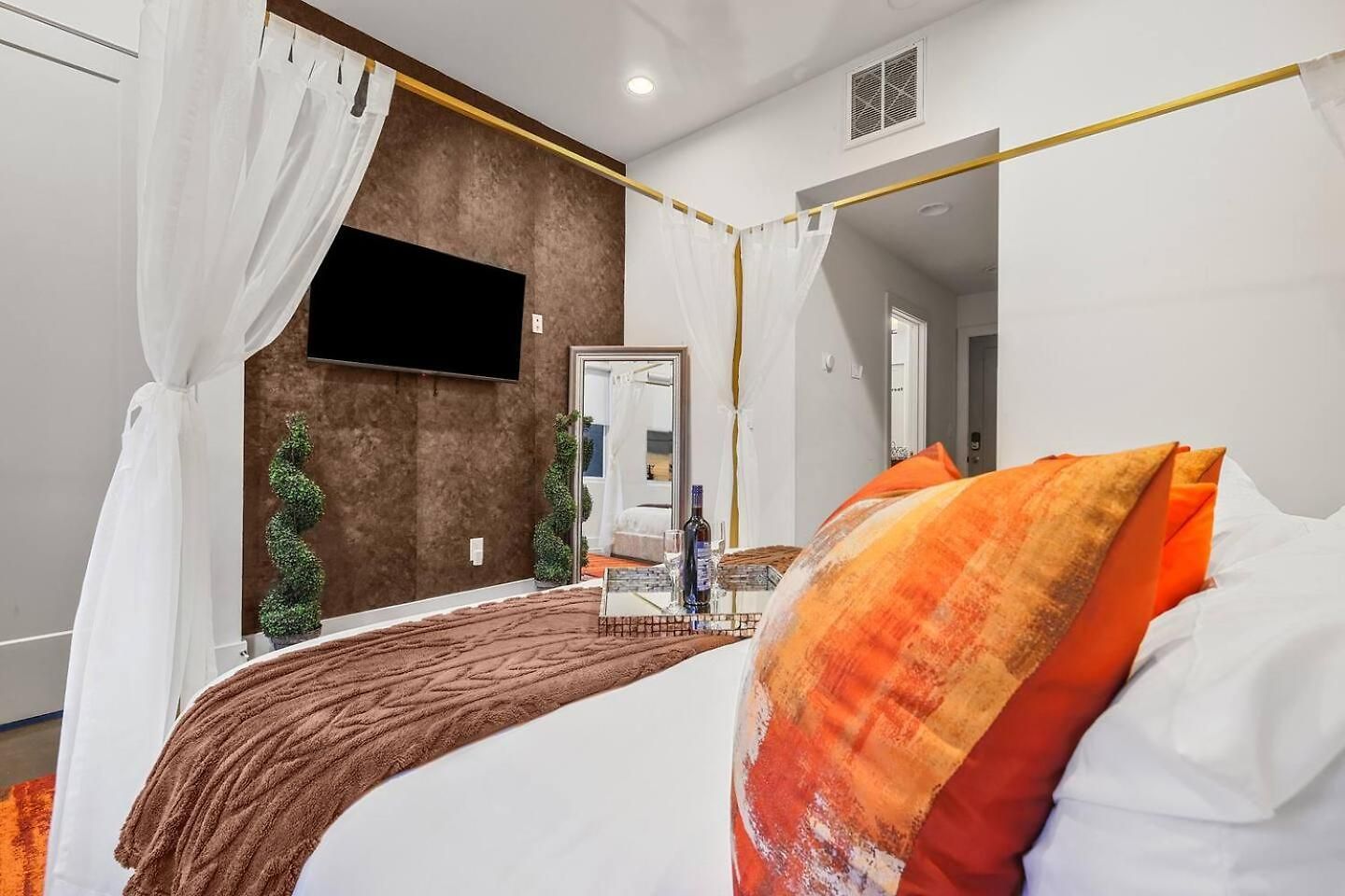 Modern Luxe Townhome With Rooftop Cinema Nashville