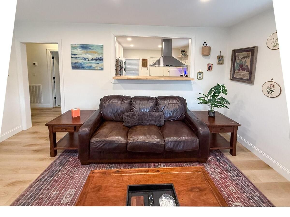 Apartment East 2br King Bed Retreat *