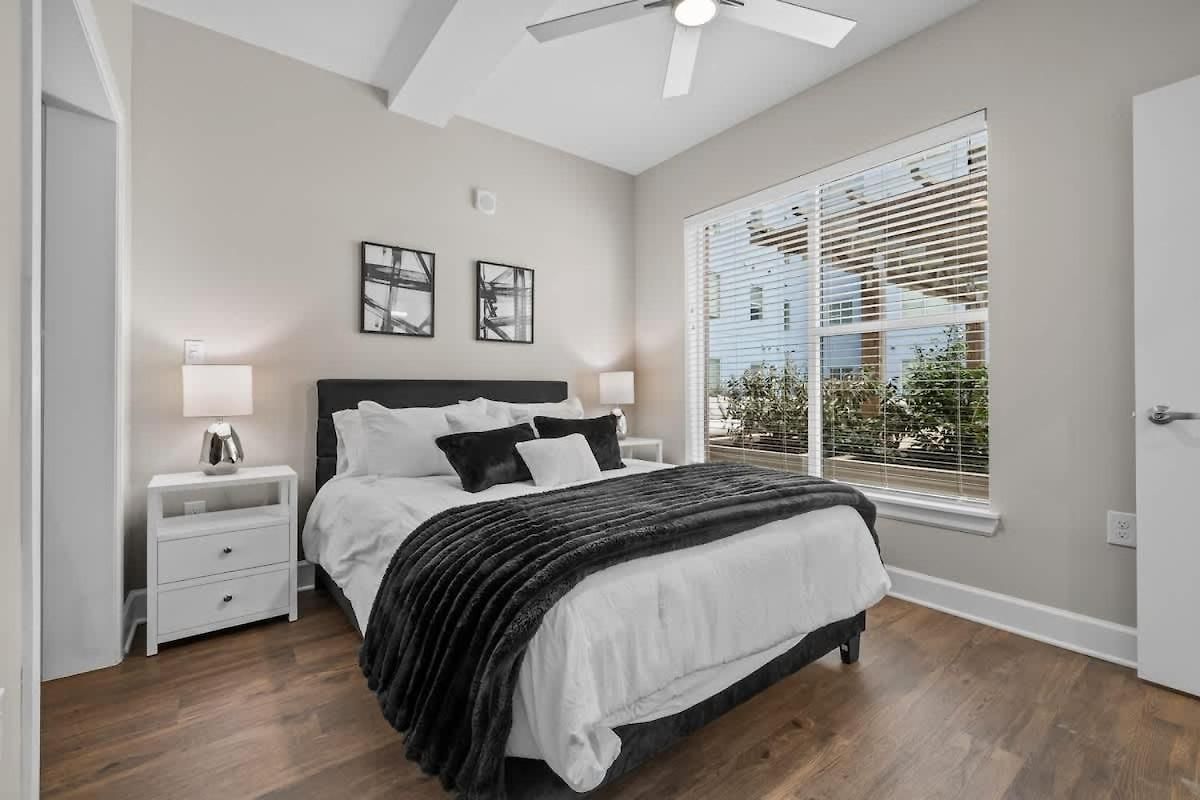 Modern 1br Walk To Gulch And Broadway Apartment