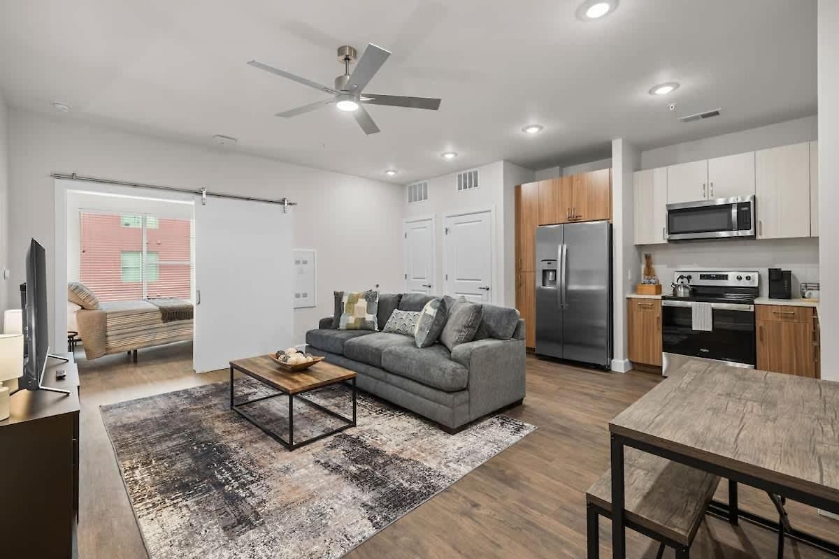 Apartment Stylish 1br With Pool & Gym In The Gulch