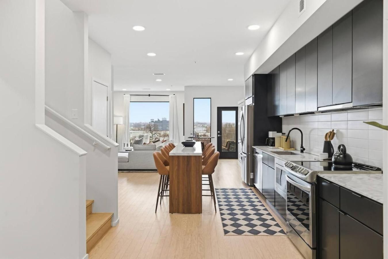 Apartment Penthouse River View With Patio And Parking Near Downtown