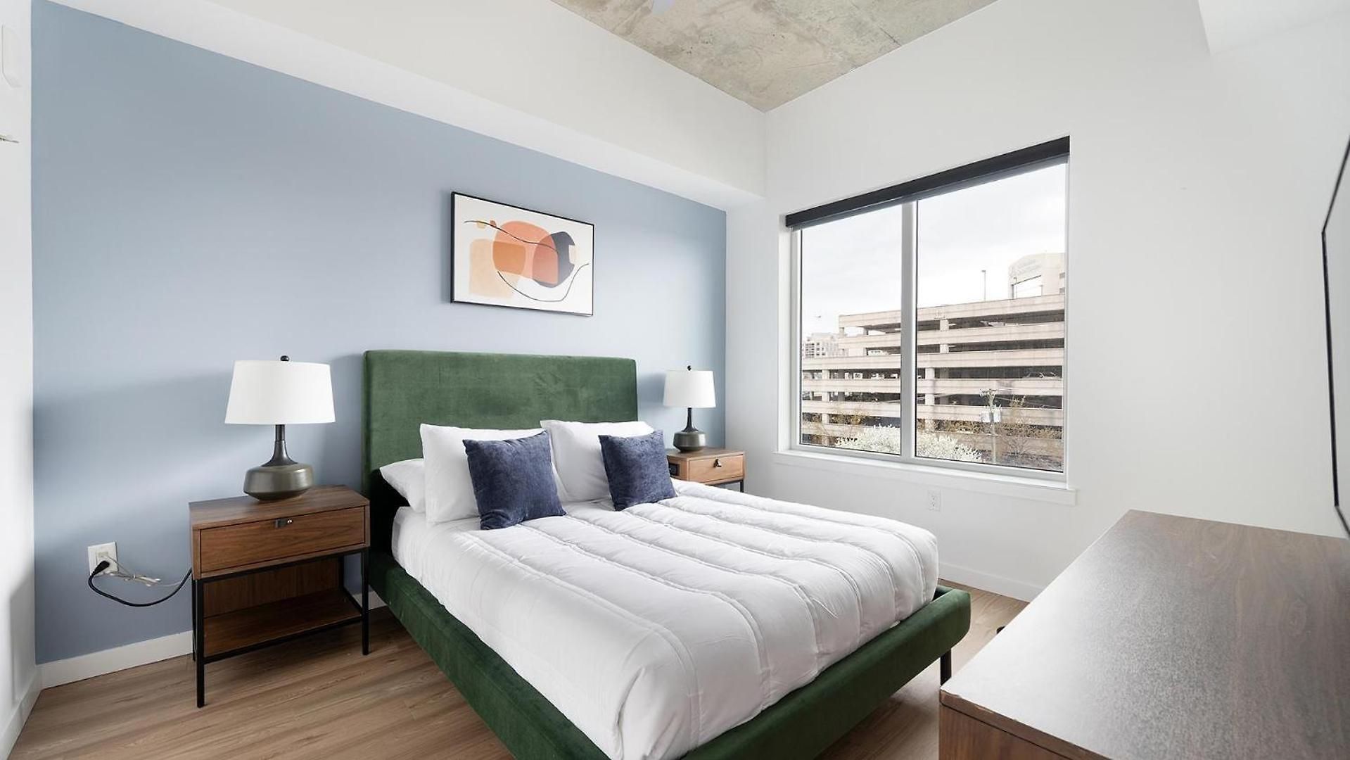 Landing Stunning 2bd Gym Pool