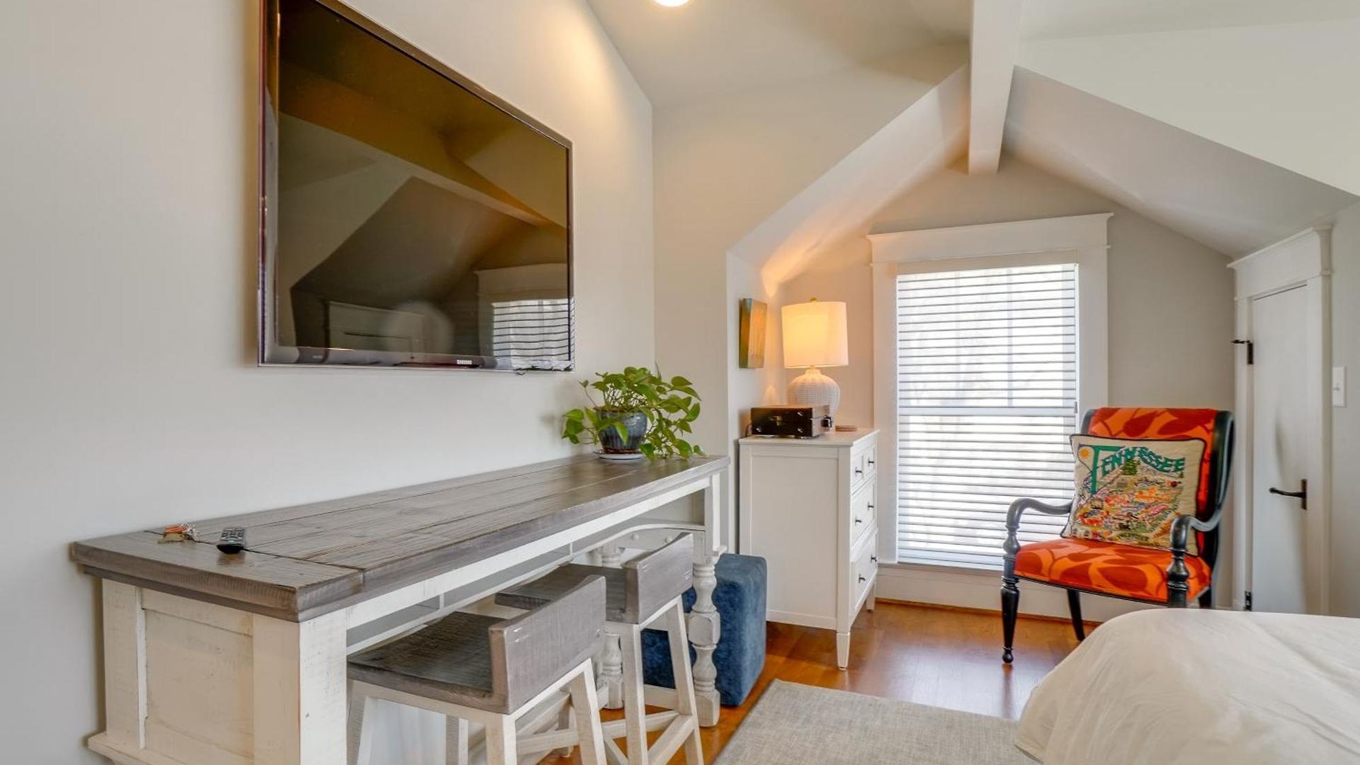 Apartment 1 Mi To Centennial Park, Couple's West End Retreat *