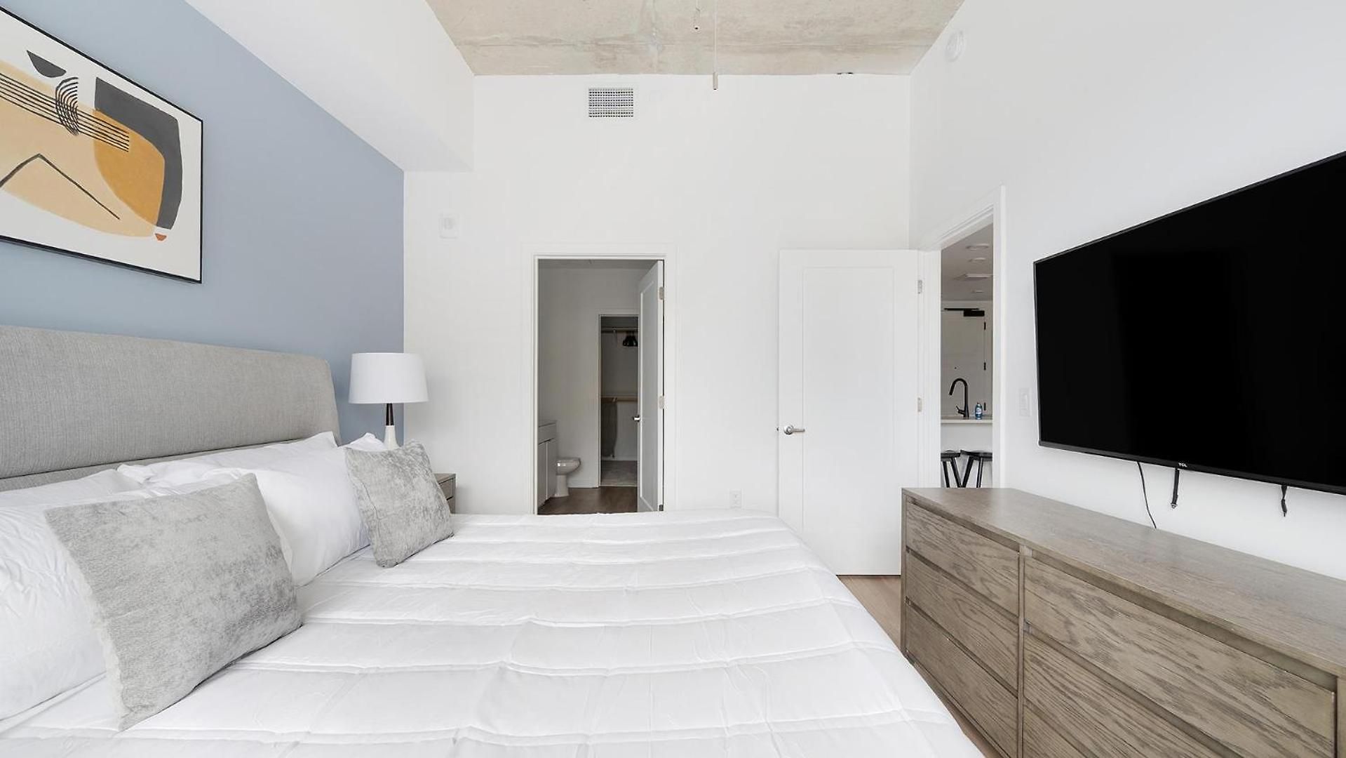 Landing Stunning 2bd Gym Pool *