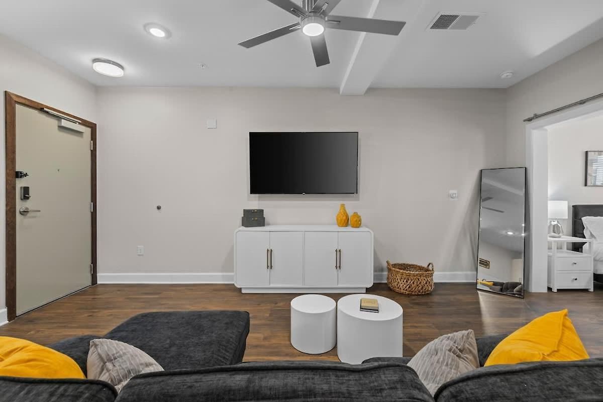 Modern 1br Walk To Gulch And Broadway Apartment *