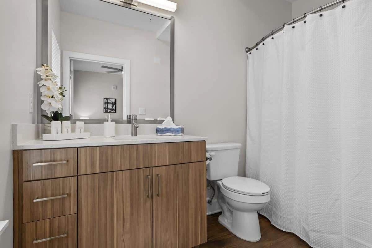 Modern 1br Walk To Gulch And Broadway Apartment *