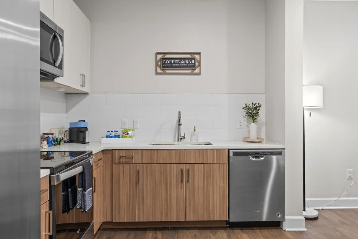 Modern 1br Walk To Gulch And Broadway