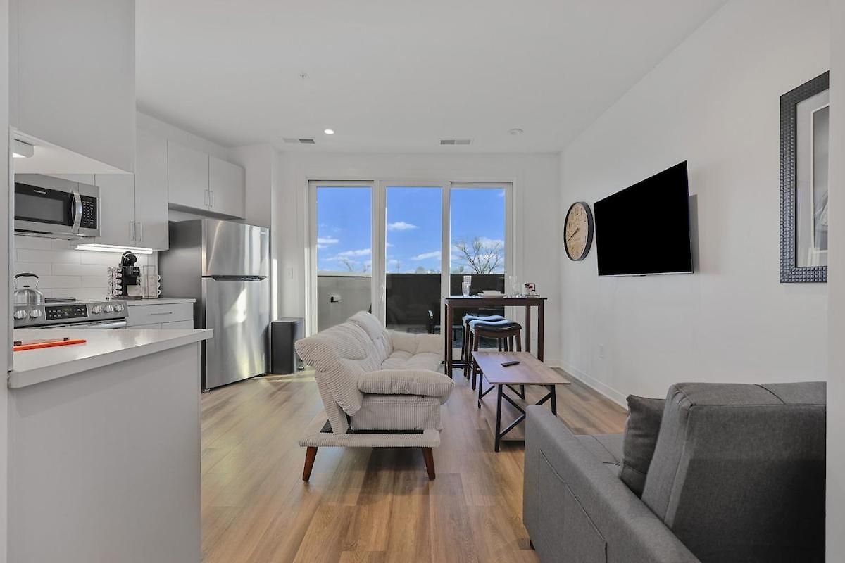 Peaceful Retreat - Views, Close To Broadway