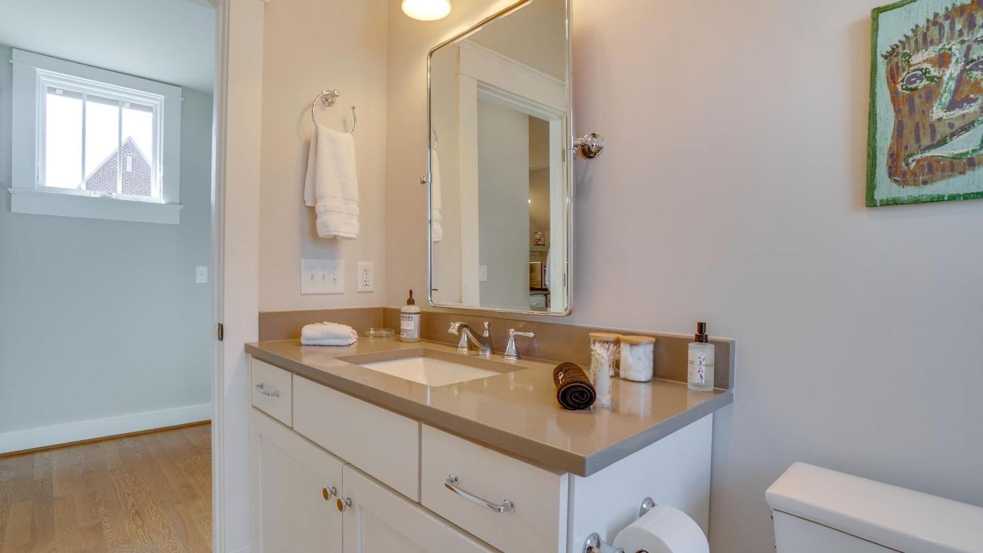 Apartment 1 Mi To Centennial Park, Couple's West End Retreat