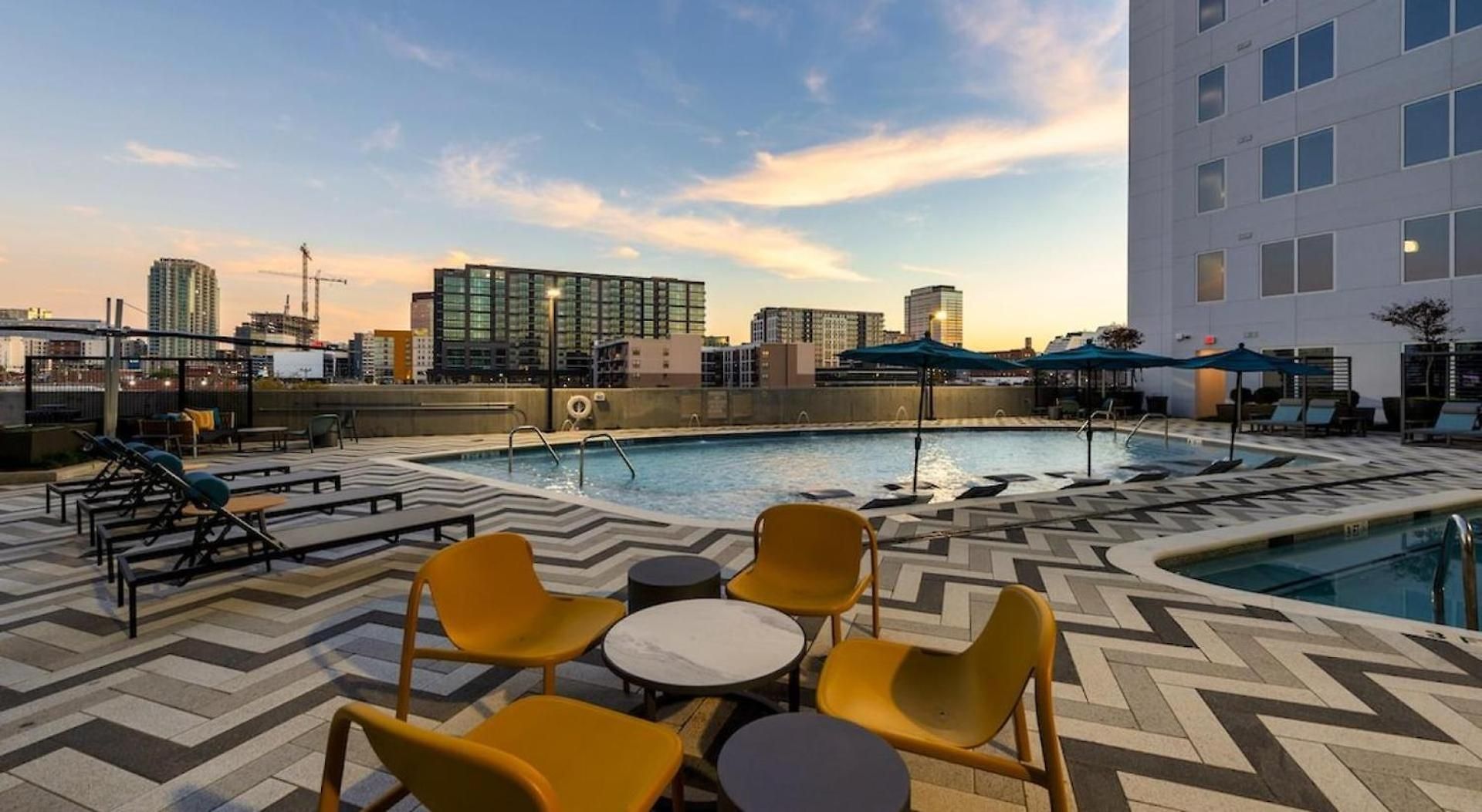 Landing Stunning 2bd Gym Pool