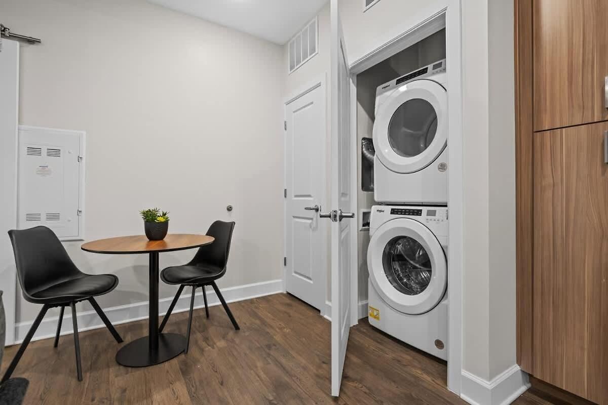 Modern 1br Walk To Gulch And Broadway * Nashville