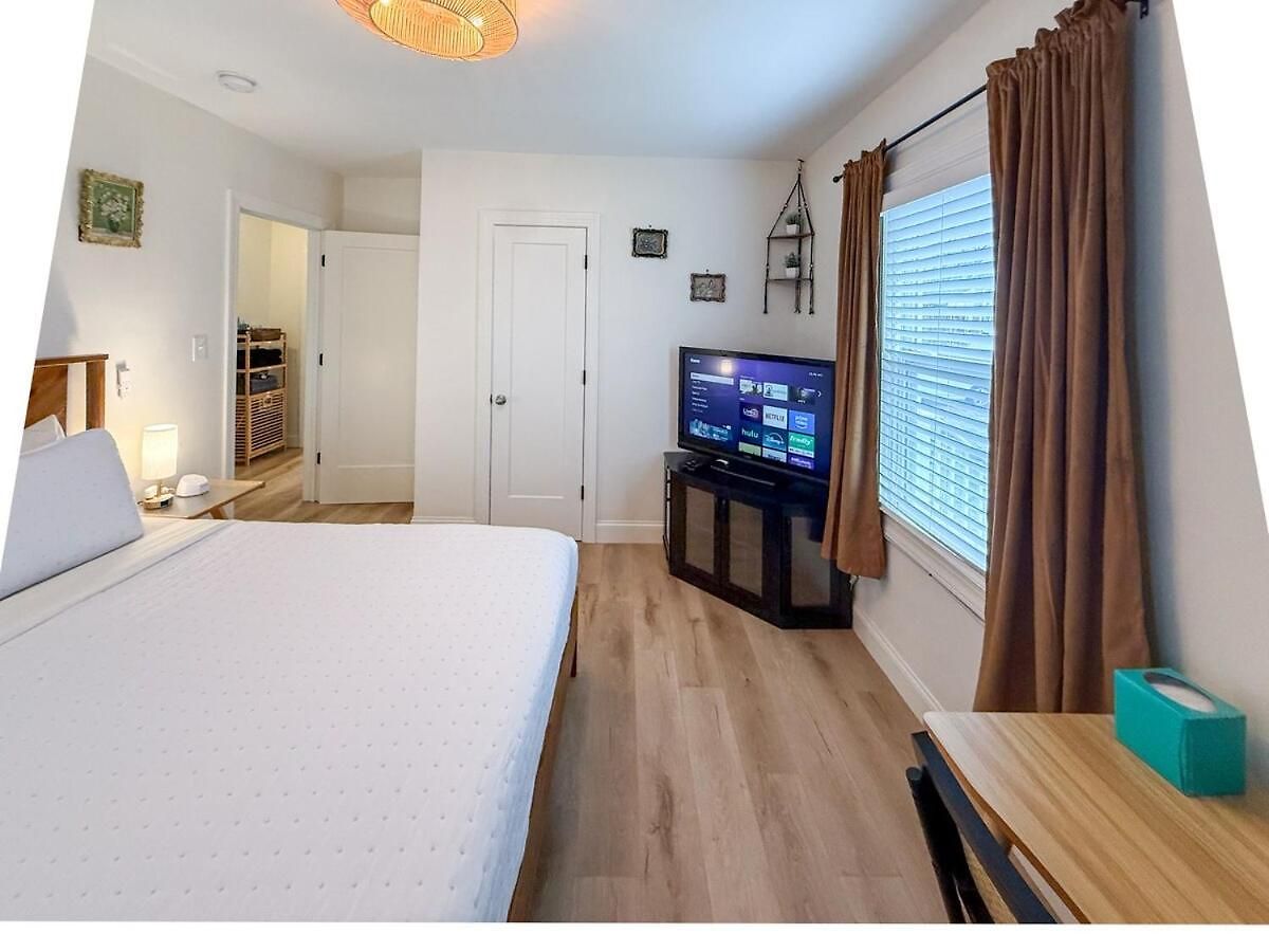Apartment East 2br King Bed Retreat *