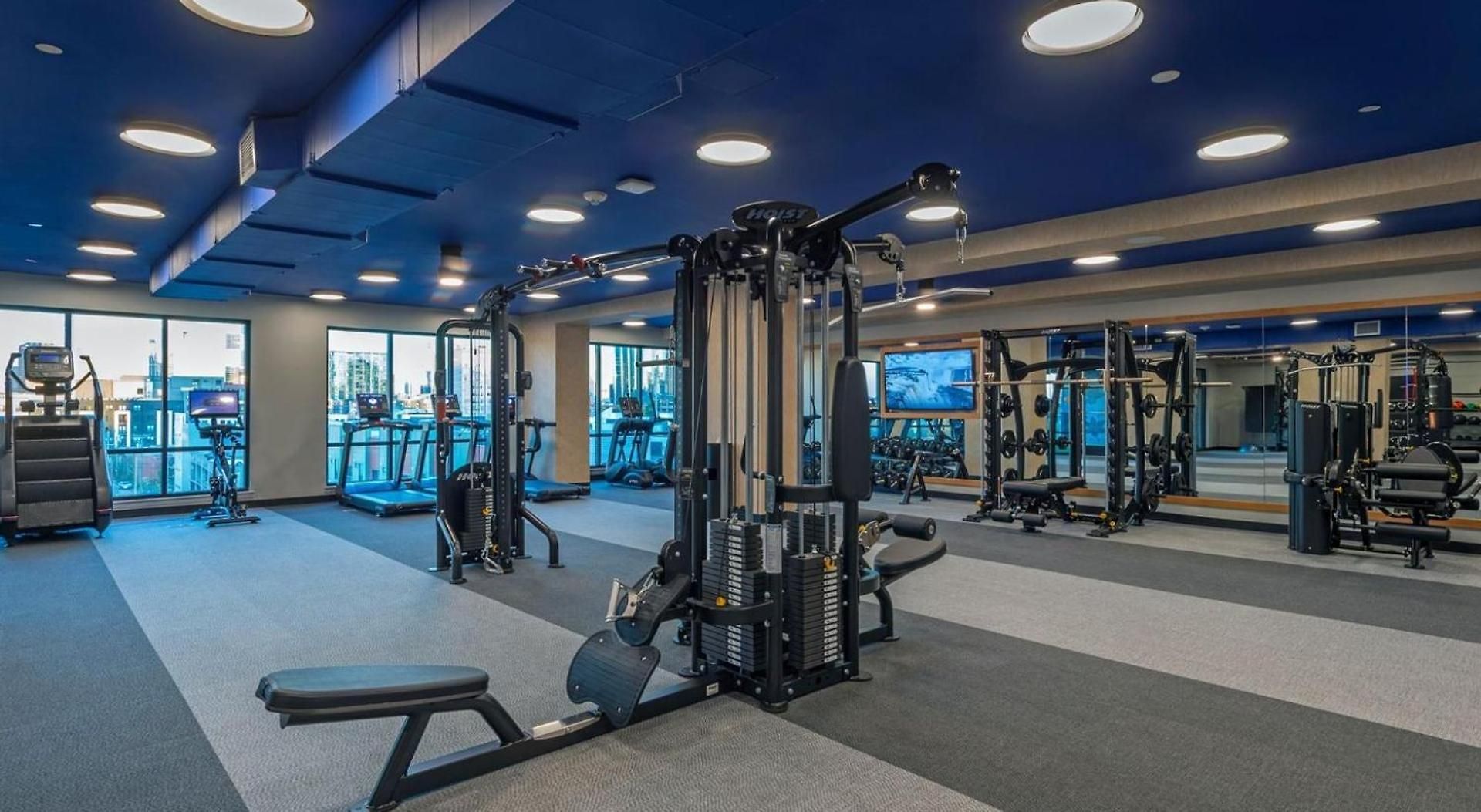 Landing Stunning 2bd Gym Pool Apartment *