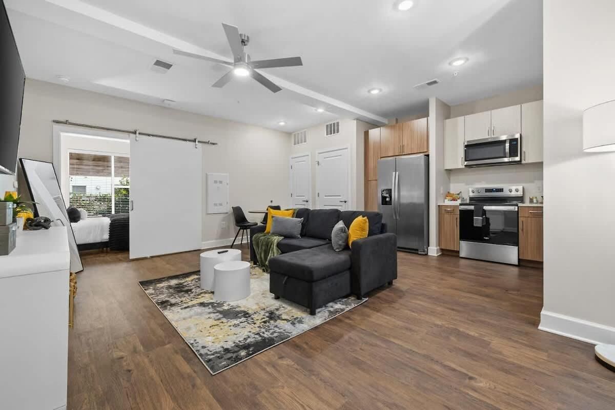 Modern 1br Walk To Gulch And Broadway Apartment