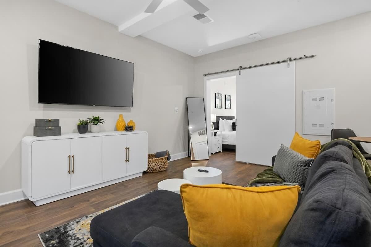 Modern 1br Walk To Gulch And Broadway Nashville