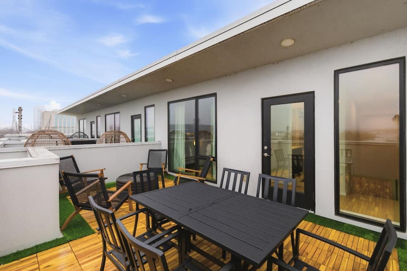 Penthouse River View With Patio And Parking Near Downtown Apartment Nashville