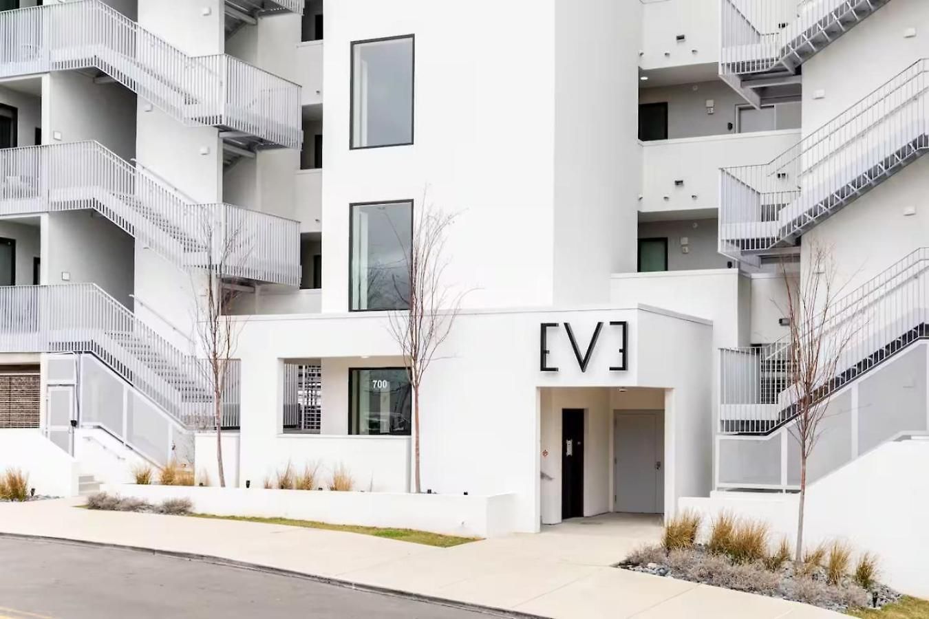 Penthouse River View With Patio And Parking Near Downtown Apartment