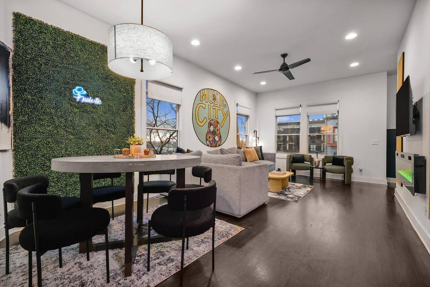 Apartment Modern Luxe Townhome With Rooftop Cinema